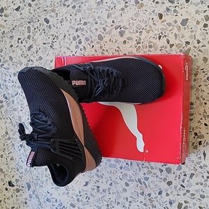 Sneakers Puma Women's Black/Rose Gold size 6.5 SOFTFOAM EUR 37 UK 4 CM 23